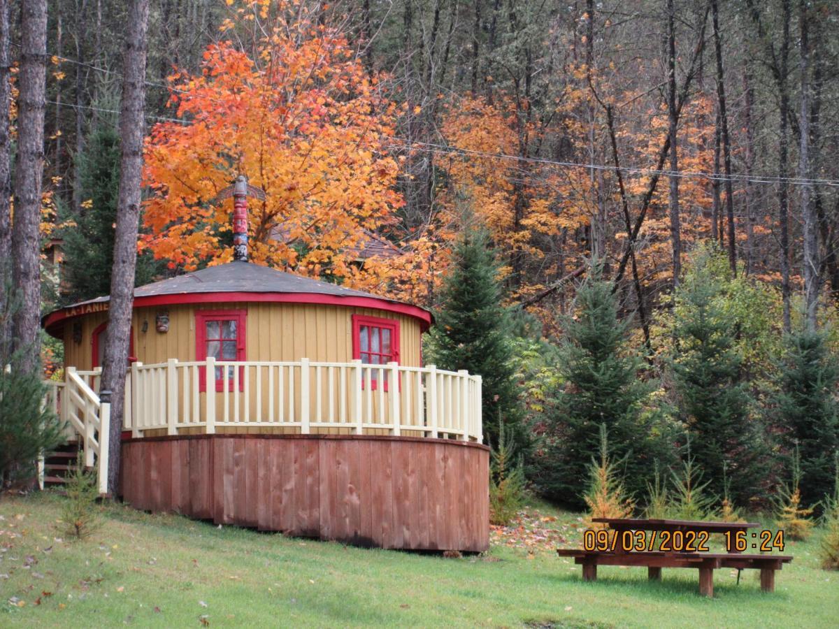 La Maison Sous Les Arbres Saint Roch de Mekinac Eksteriør billede