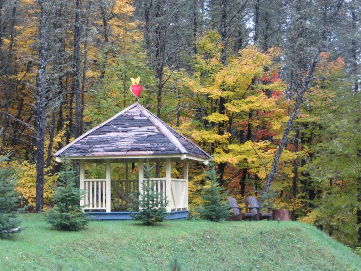 La Maison Sous Les Arbres Saint Roch de Mekinac Eksteriør billede